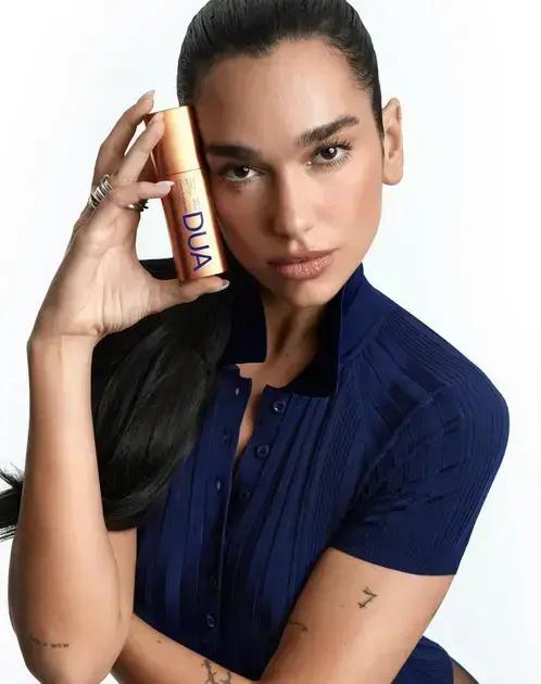 Dua Lipa Apresenta Nova Linha de Cuidados com a Pele DUA
